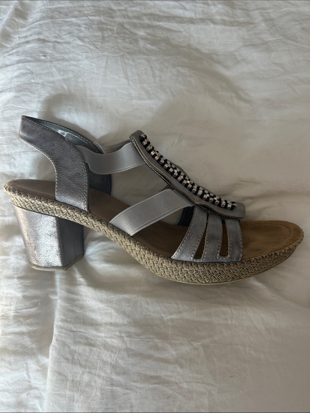 Rieker Metallic Silver Women’s Block Heel Sandals w/Silver Bead Detail. Size 41